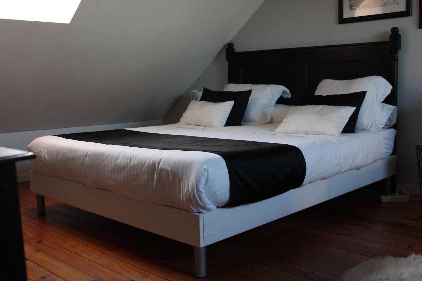 Chez Patou Bed and Breakfast Laval  Eksteriør billede